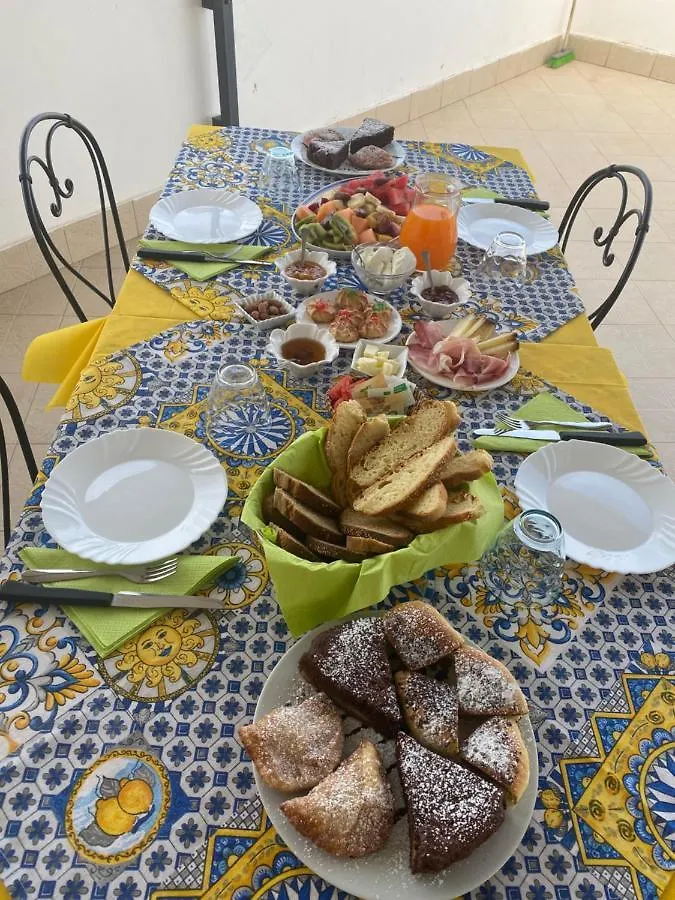 Alojamento de Acomodação e Pequeno-almoço Il Terrazzo Dei Templi Acomodação com café da manhã Marinella di Selinunte Itália